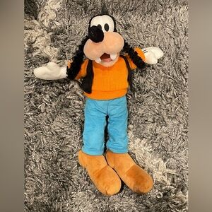 Goofy Disney Store Exclusive Authentic Original Soft 14” Plush Stuffed Animal
